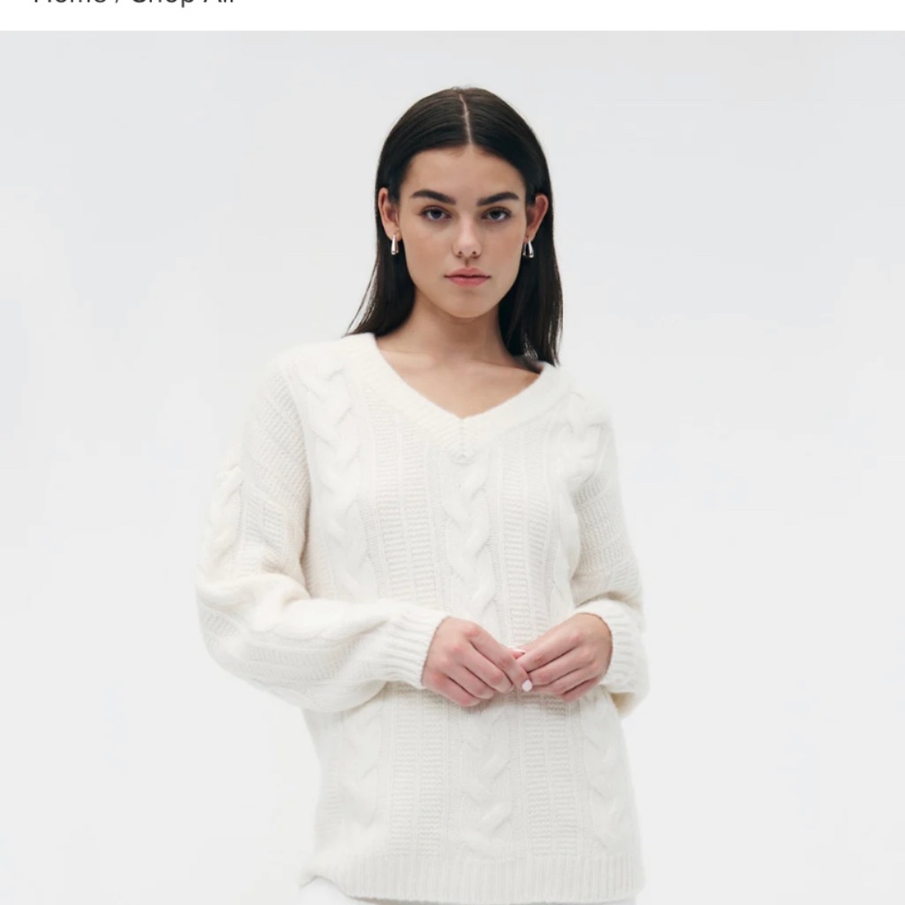 Cashmere/ wool White V neck cable knit sweater from Naadam